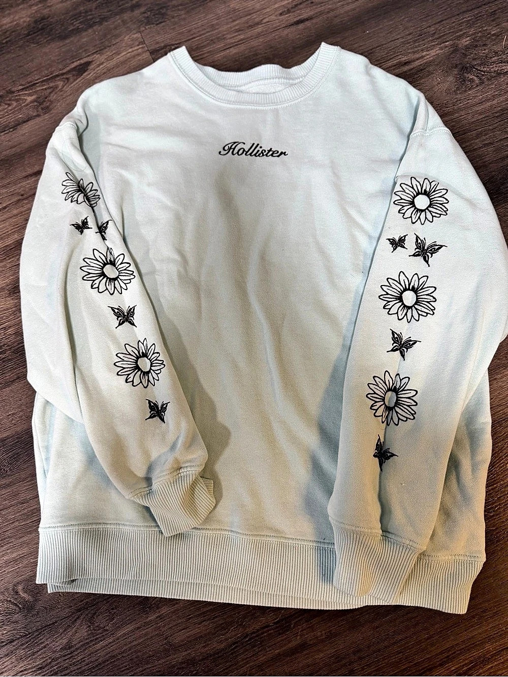 Hollister Floral Sleeve Oversized Sweatshirt in White Like New
